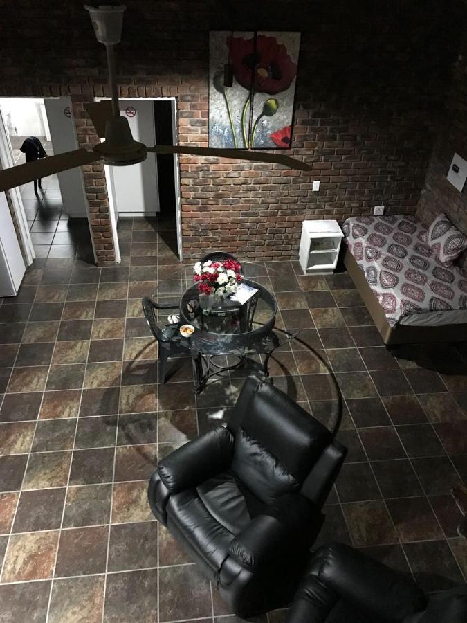 Kruger Wild Dog Inn マールロス・パーク エクステリア 写真