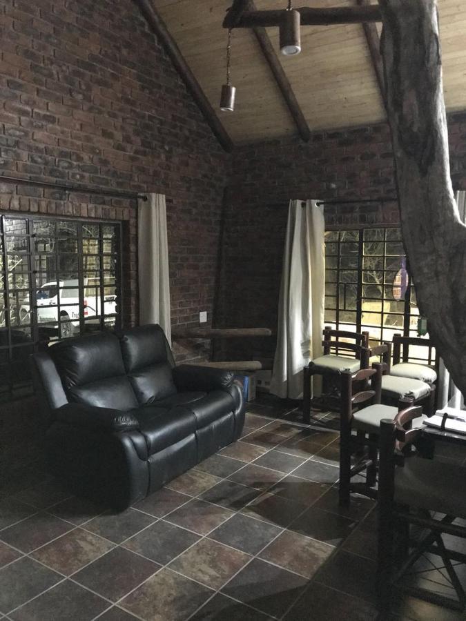 Kruger Wild Dog Inn マールロス・パーク エクステリア 写真