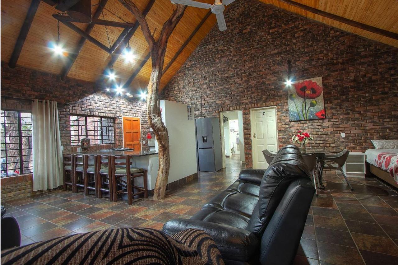 Kruger Wild Dog Inn マールロス・パーク エクステリア 写真