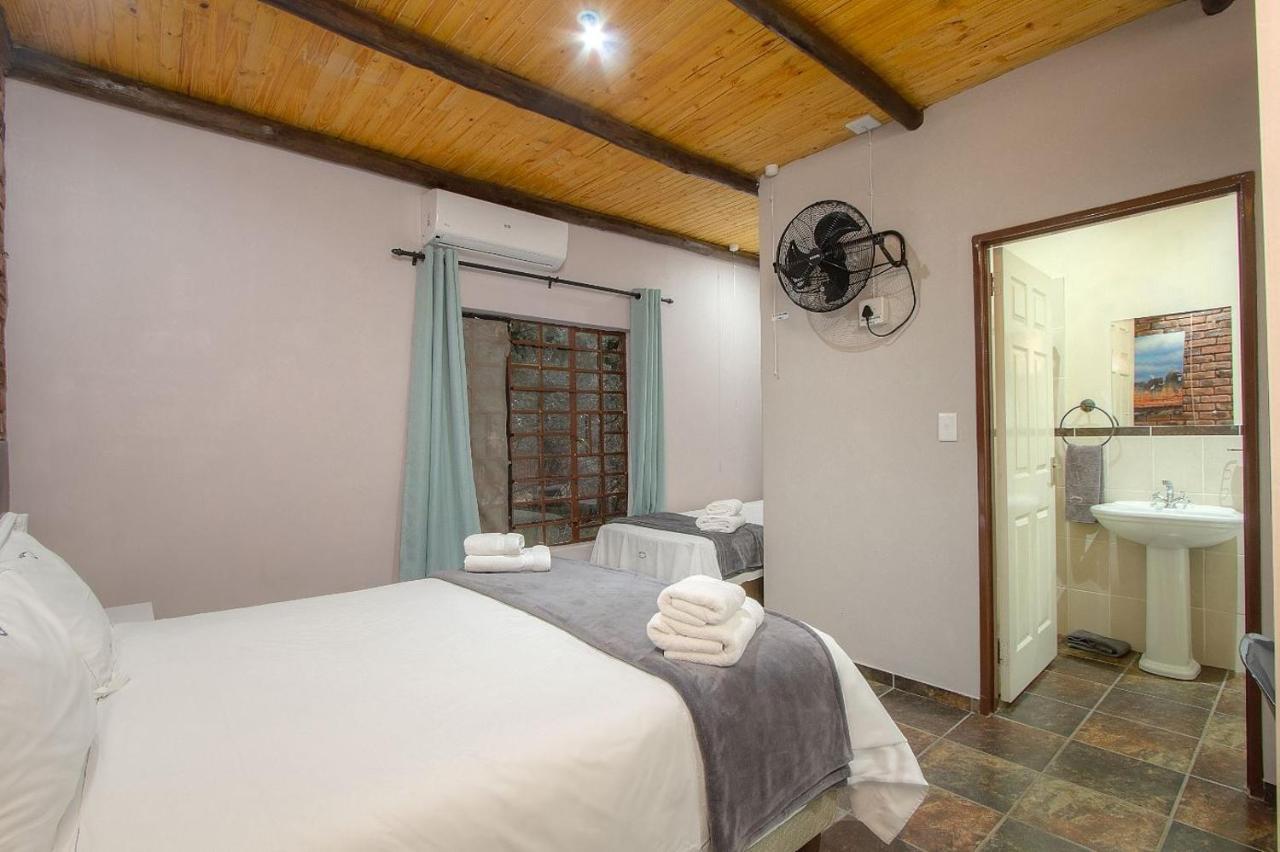 Kruger Wild Dog Inn マールロス・パーク エクステリア 写真