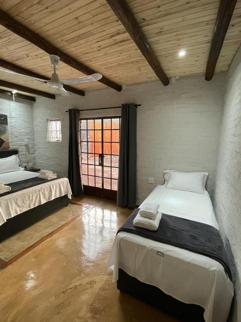 Kruger Wild Dog Inn マールロス・パーク エクステリア 写真
