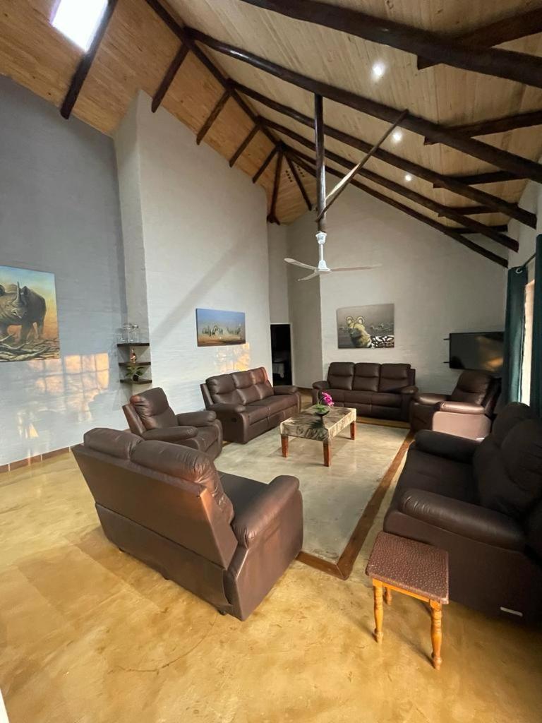 Kruger Wild Dog Inn マールロス・パーク エクステリア 写真