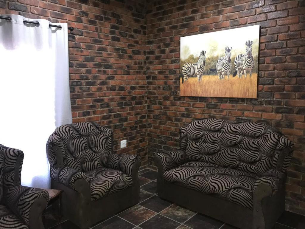 Kruger Wild Dog Inn マールロス・パーク エクステリア 写真
