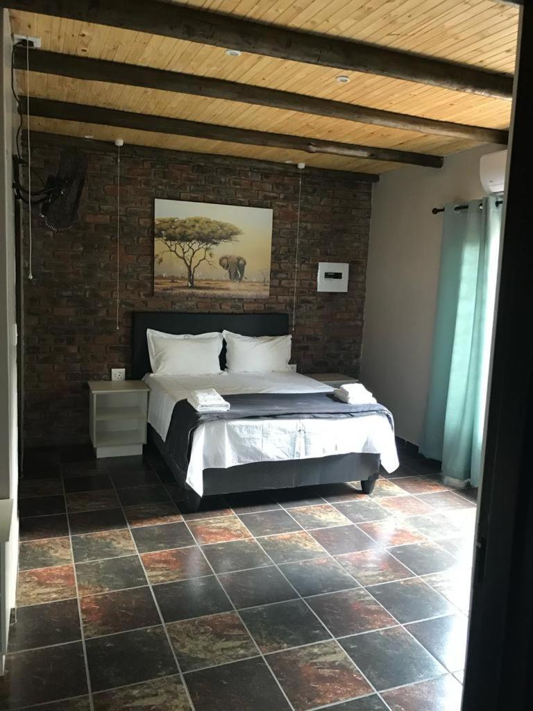 Kruger Wild Dog Inn マールロス・パーク エクステリア 写真